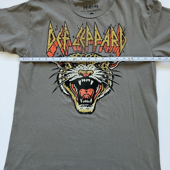 Def Leppard Graphic Tee - Gray with Leopard Head - Picture 4 of 5